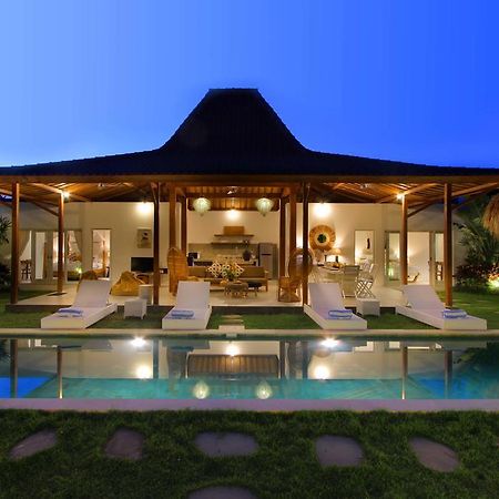 Villa Aksara By Optimum Bali Villas سمينياك المظهر الخارجي الصورة